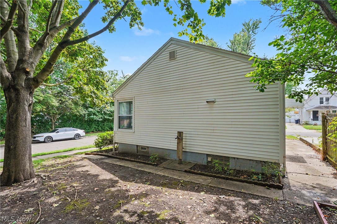 1761 Marks Avenue Property Photo 9