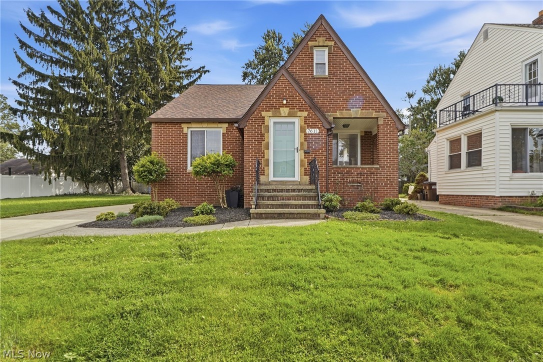 7611 Wainstead Drive Property Photo 3
