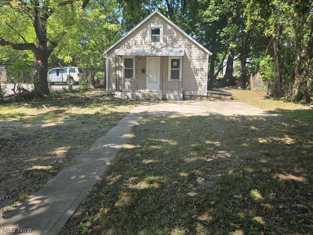 2408 Castle Avenue Property Photo 1