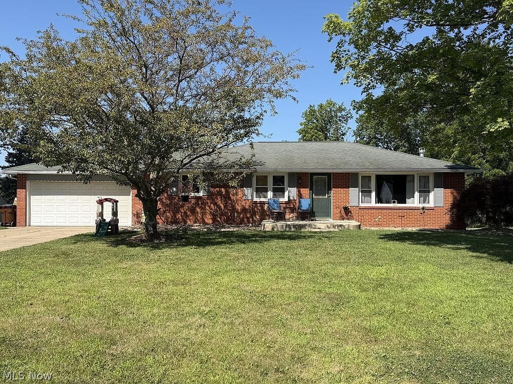 893 Dresden Drive Property Photo 2