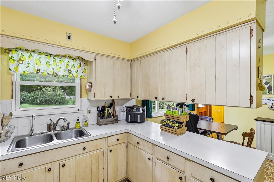 4908 Encino Drive Property Photo 12