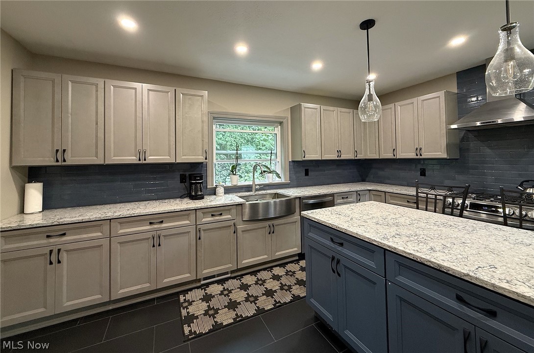 10990 Mayfield Road Property Photo 2
