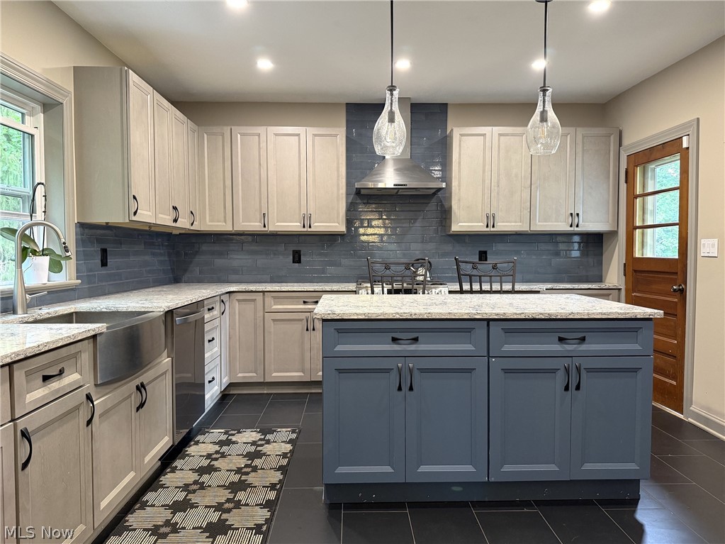 10990 Mayfield Road Property Photo 4