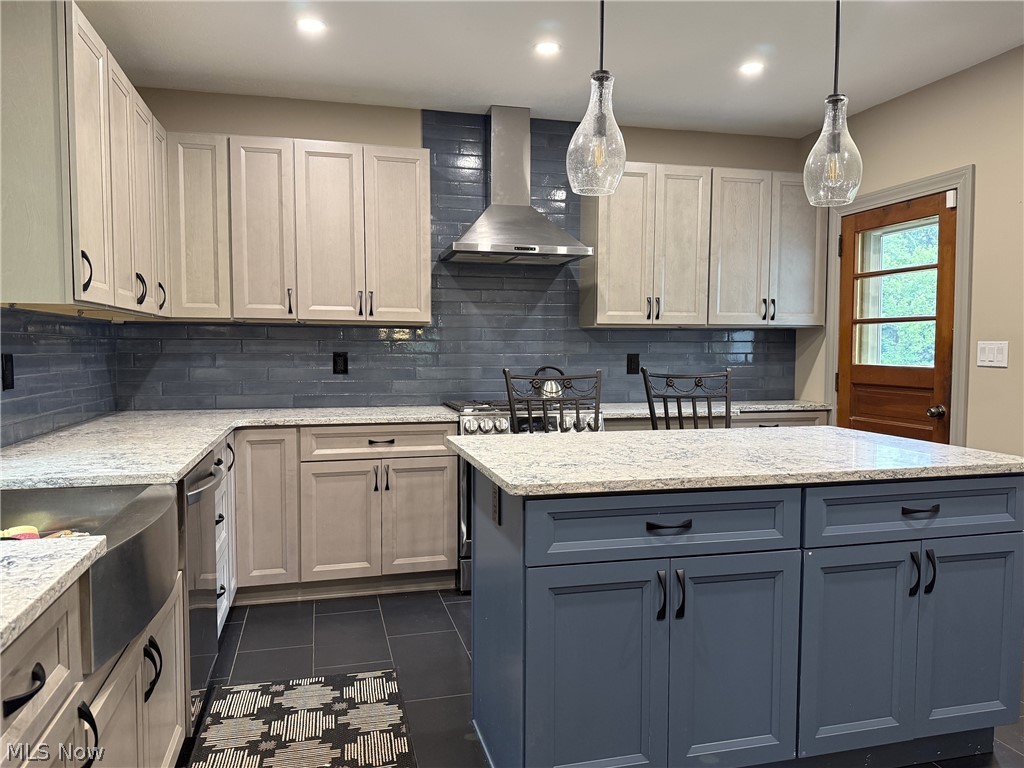 10990 Mayfield Road Property Photo 6