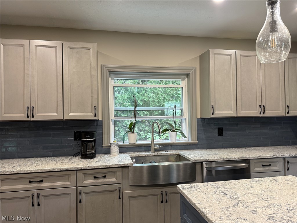 10990 Mayfield Road Property Photo 8