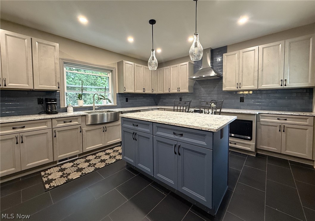 10990 Mayfield Road Property Photo 10