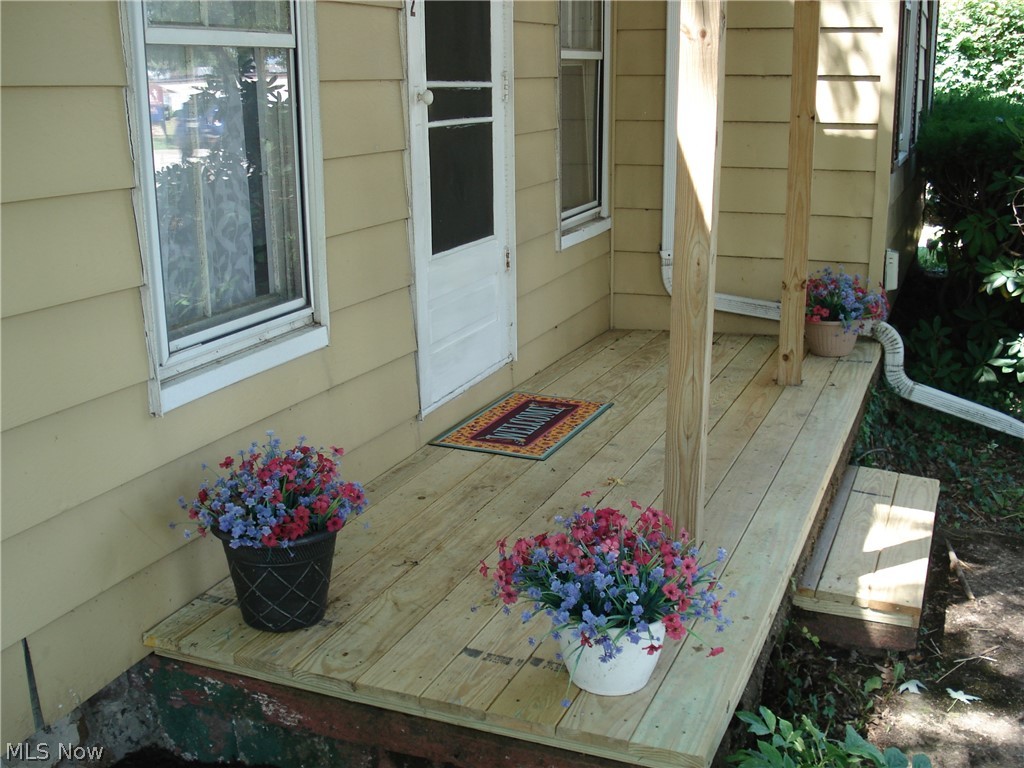 852 S Broadway Property Photo 3