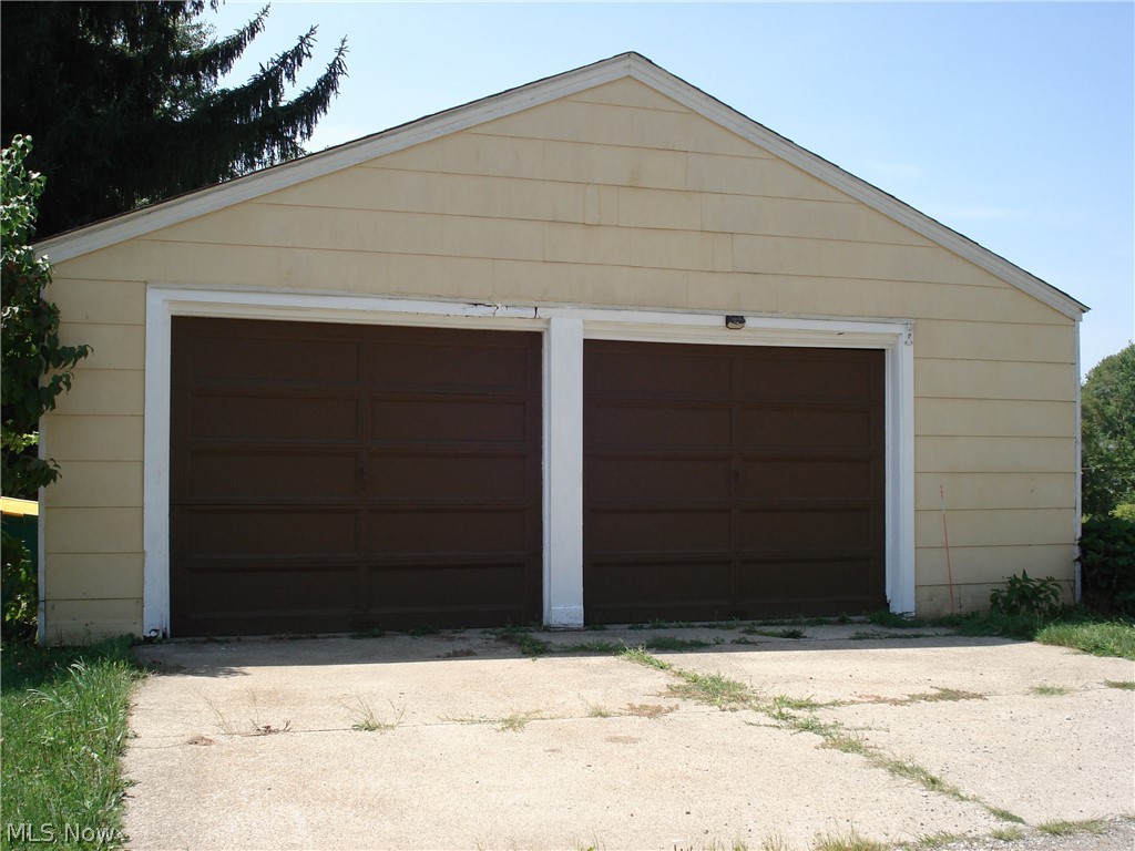 852 S Broadway Property Photo 4