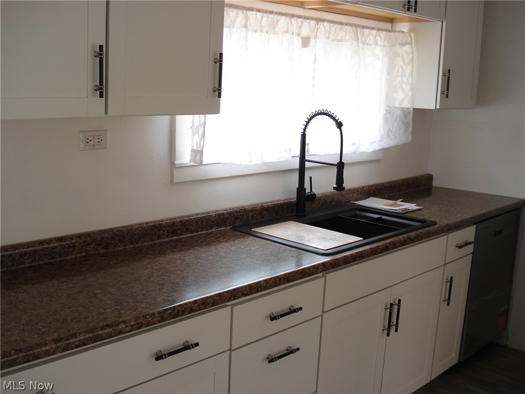 852 S Broadway Property Photo 7