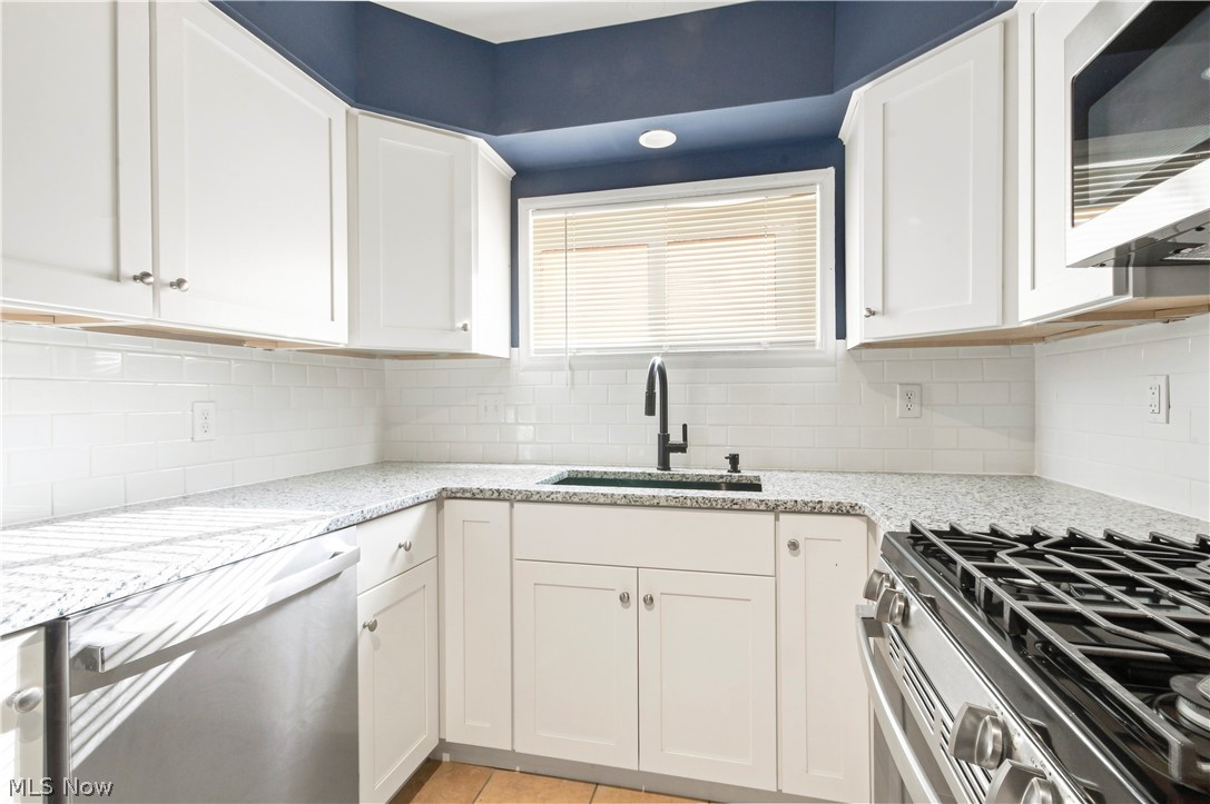 4171 Riverside Drive Property Photo 11