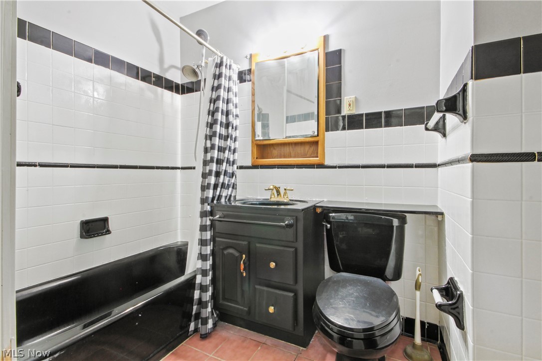 4171 Riverside Drive Property Photo 17