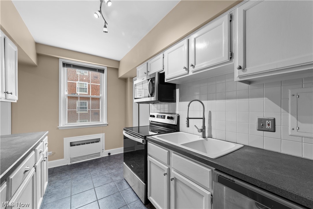 19015 Van Aken Boulevard 311 Property Photo 12