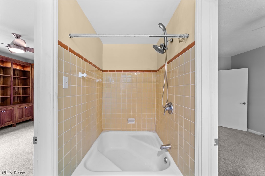 19015 Van Aken Boulevard 311 Property Photo 21