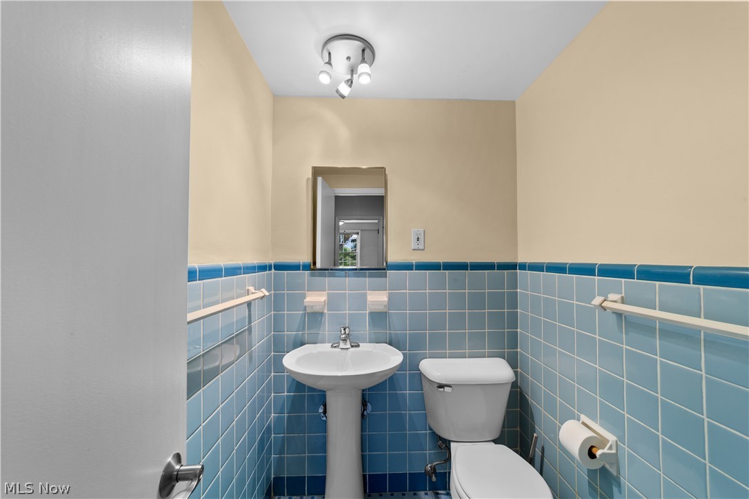19015 Van Aken Boulevard 311 Property Photo 24