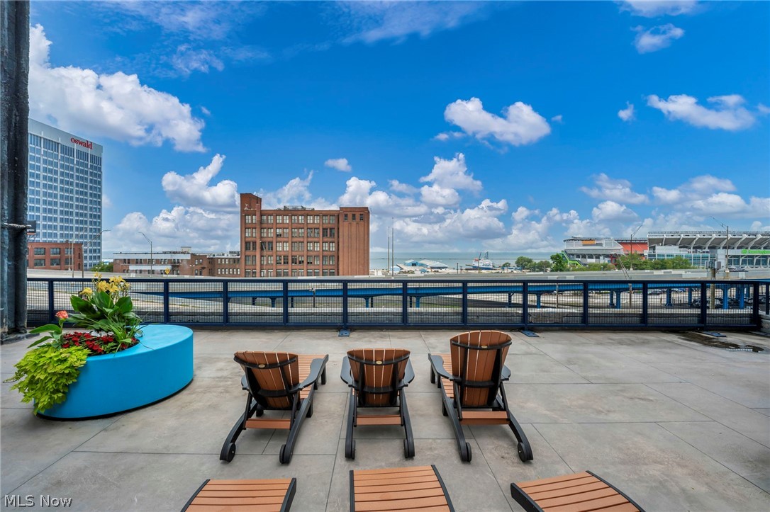 635 W Lakeside Avenue 600 Property Photo