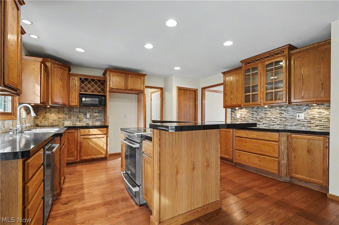 9498 Andrew Drive Property Photo 14