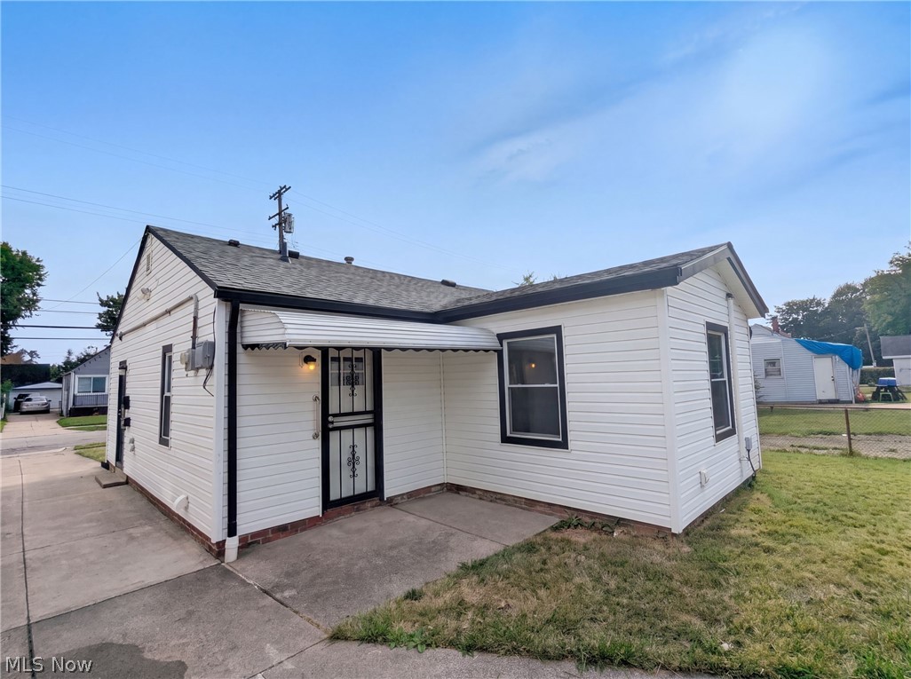 12722 Emery Avenue Property Photo 5