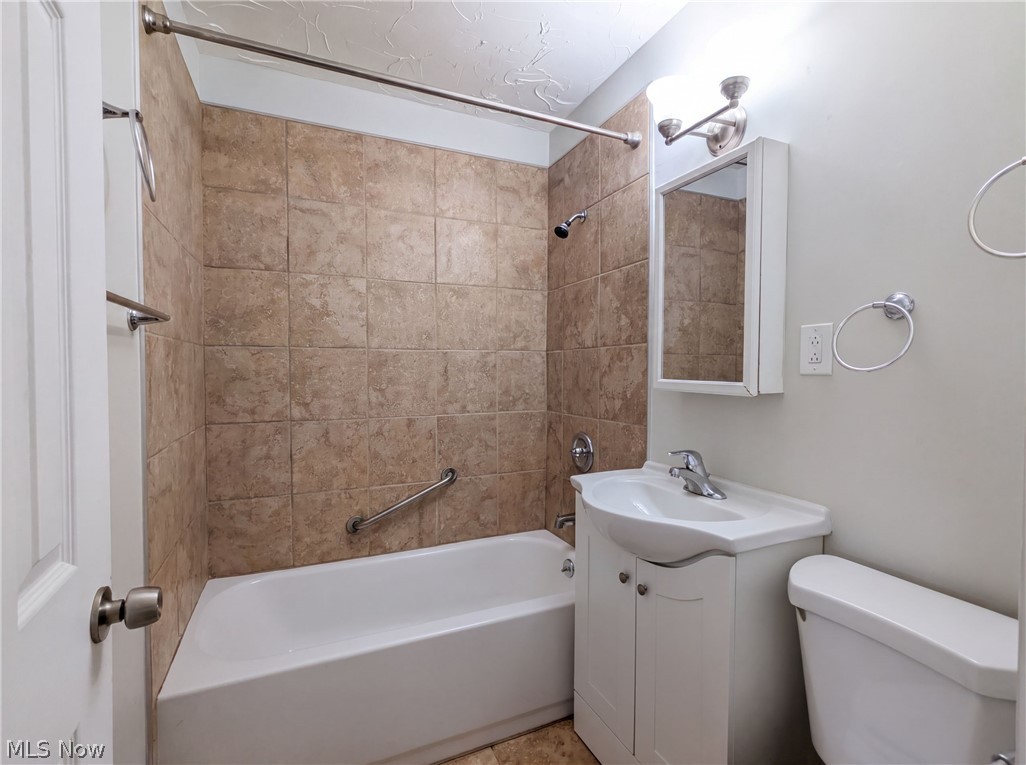 12722 Emery Avenue Property Photo 14