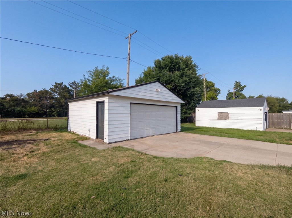 12722 Emery Avenue Property Photo 18