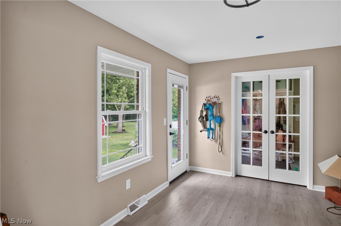 38385 Aurora Road Property Photo 4