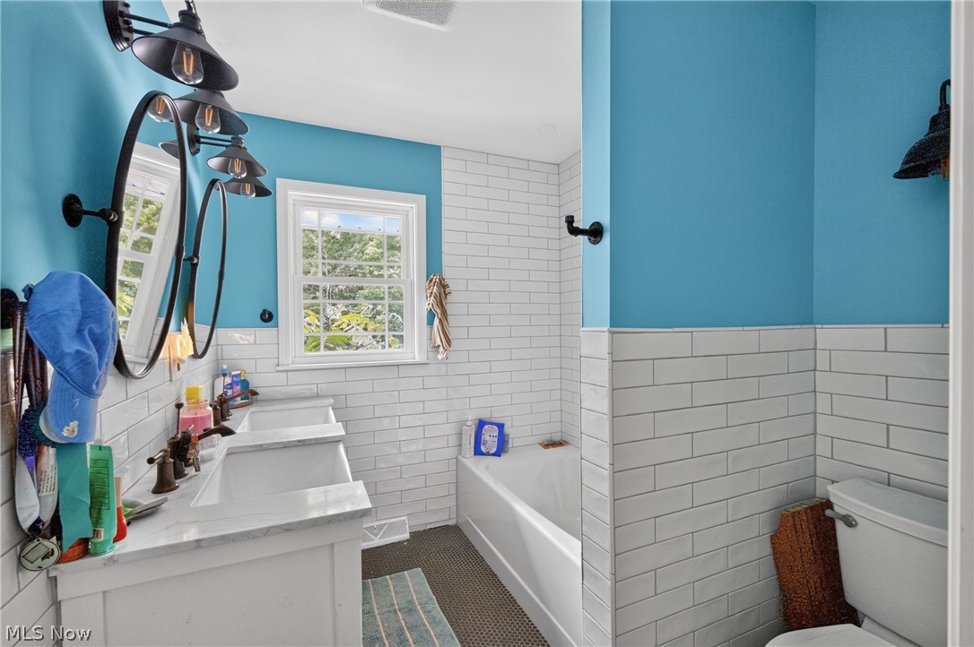 38385 Aurora Road Property Photo 12