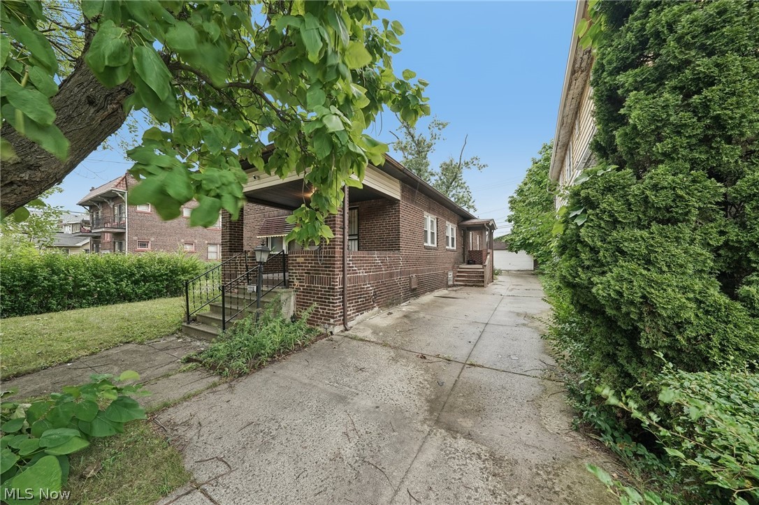 3339 E 139th Street Property Photo 1