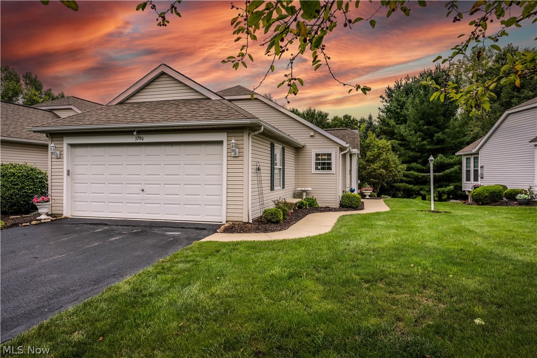 3790 Woodbury Oval