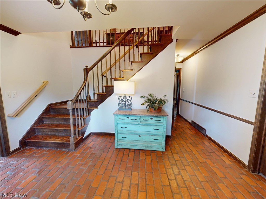 3554 Rolling Hills Drive Property Photo 3