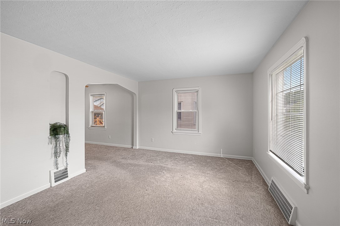 424 E 326th Street Property Photo 5