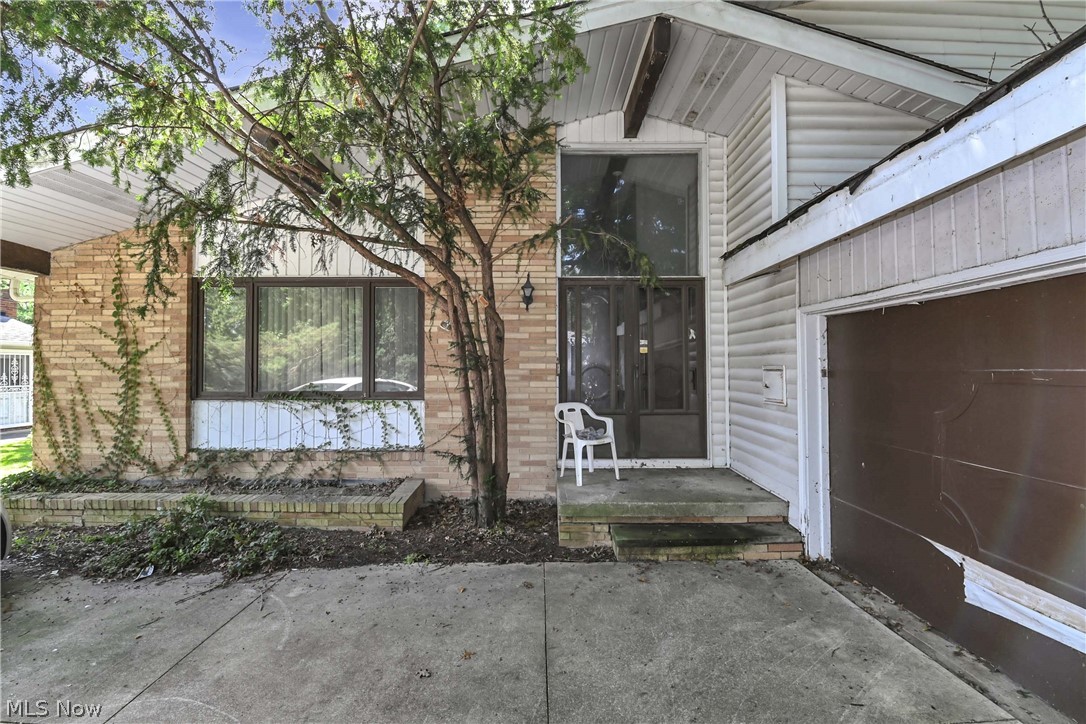 5392 Meadow Wood Boulevard Property Photo 1