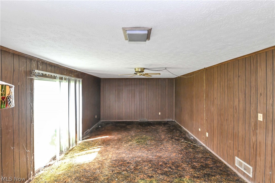 5392 Meadow Wood Boulevard Property Photo 4