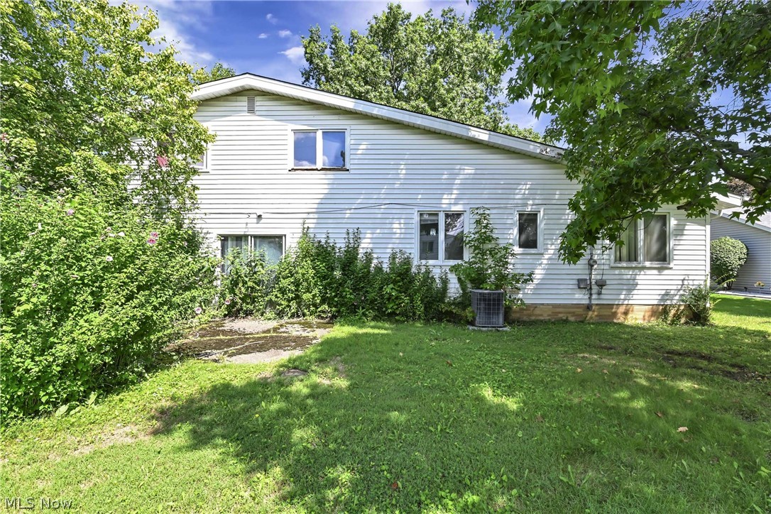 5392 Meadow Wood Boulevard Property Photo 5