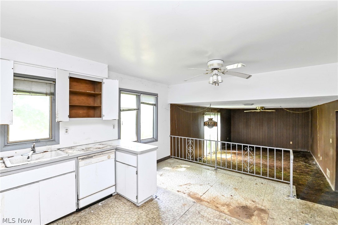 5392 Meadow Wood Boulevard Property Photo 7