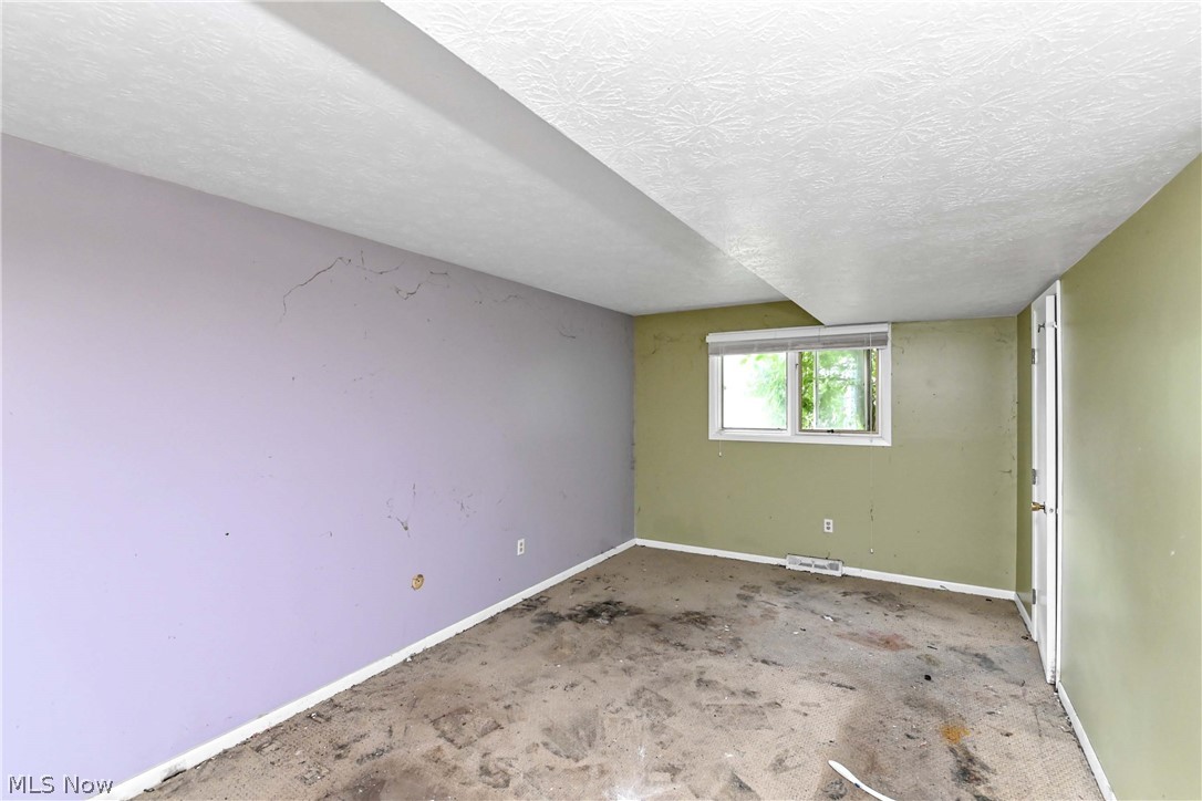 5392 Meadow Wood Boulevard Property Photo 15
