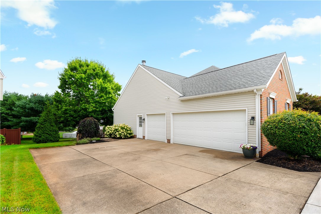 6633 Olde Stone Circle Ne Property Photo 3