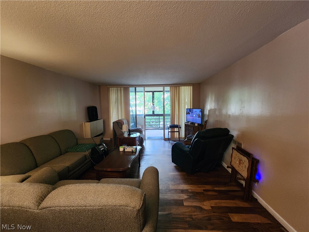 25801 Lakeshore Boulevard 20 Property Photo 5