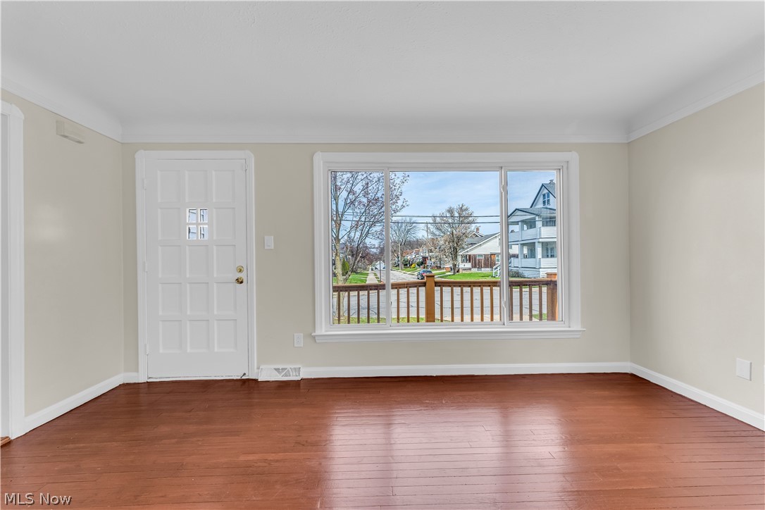 10518 Langton Avenue Property Photo 3