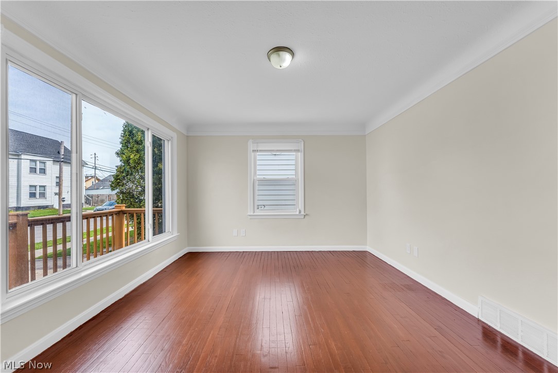 10518 Langton Avenue Property Photo 4