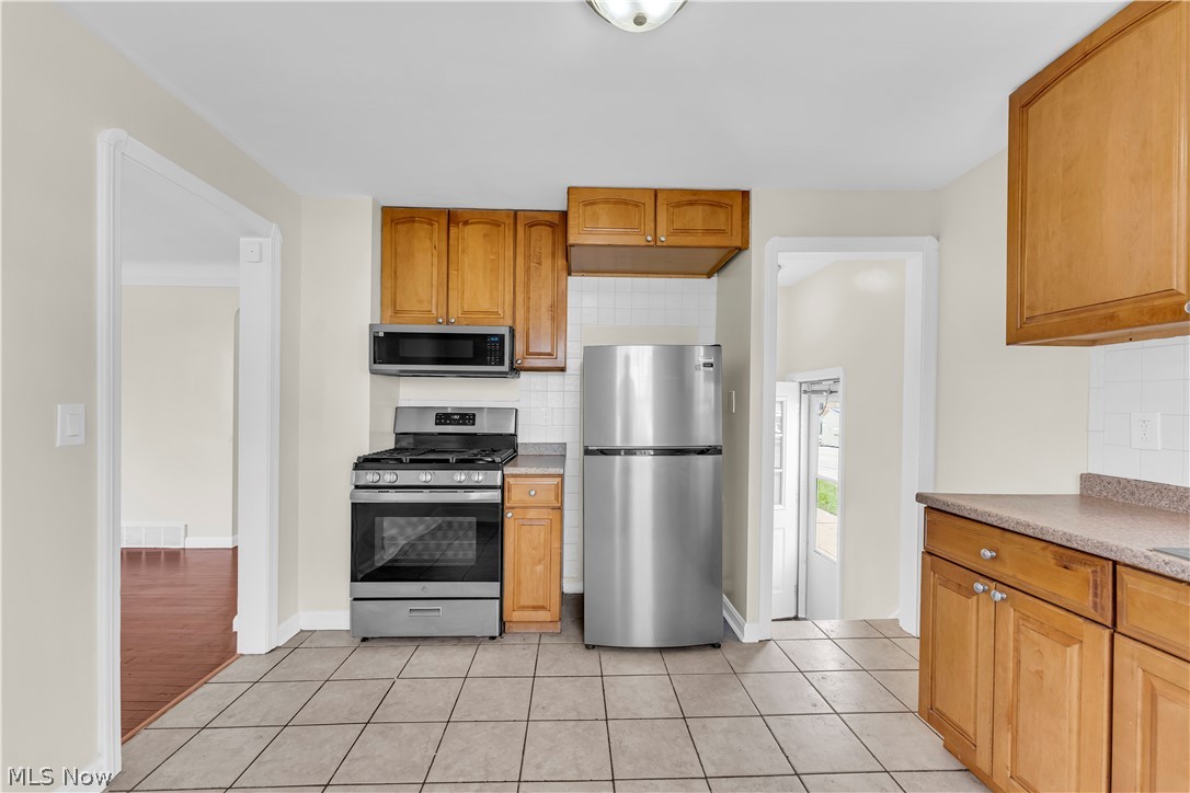 10518 Langton Avenue Property Photo 6