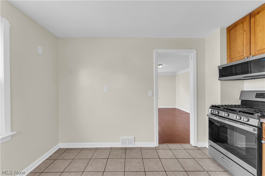 10518 Langton Avenue Property Photo 7