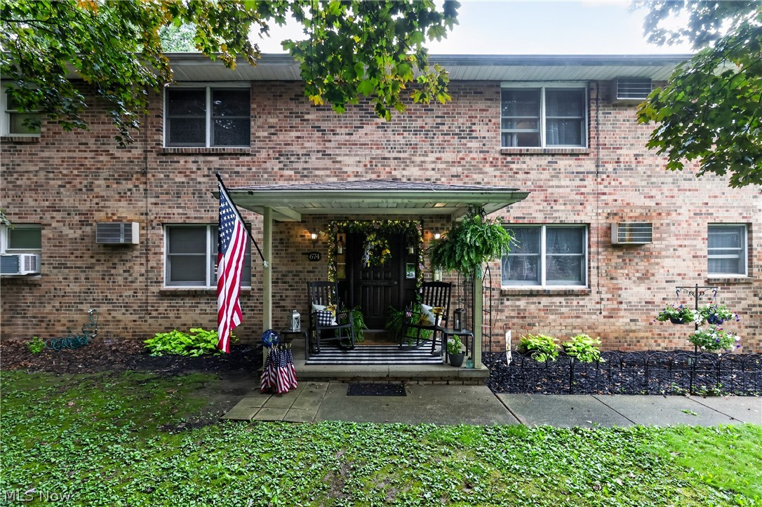 674 Cook Avenue Property Photo 1