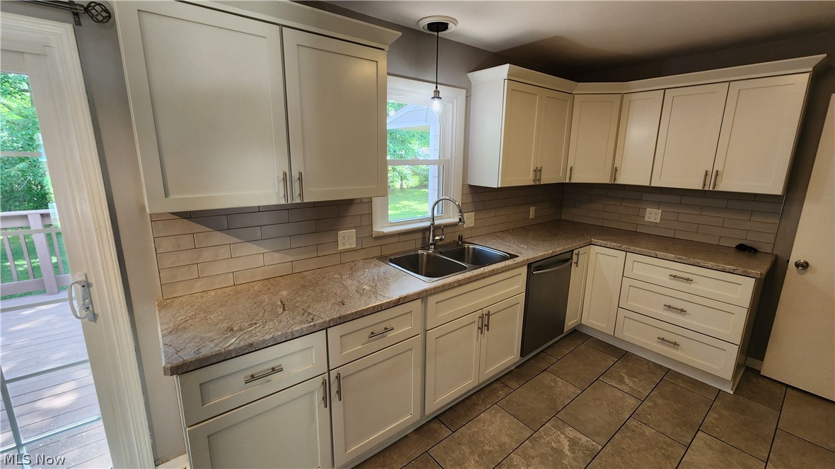 2491 Samira Road Property Photo 3