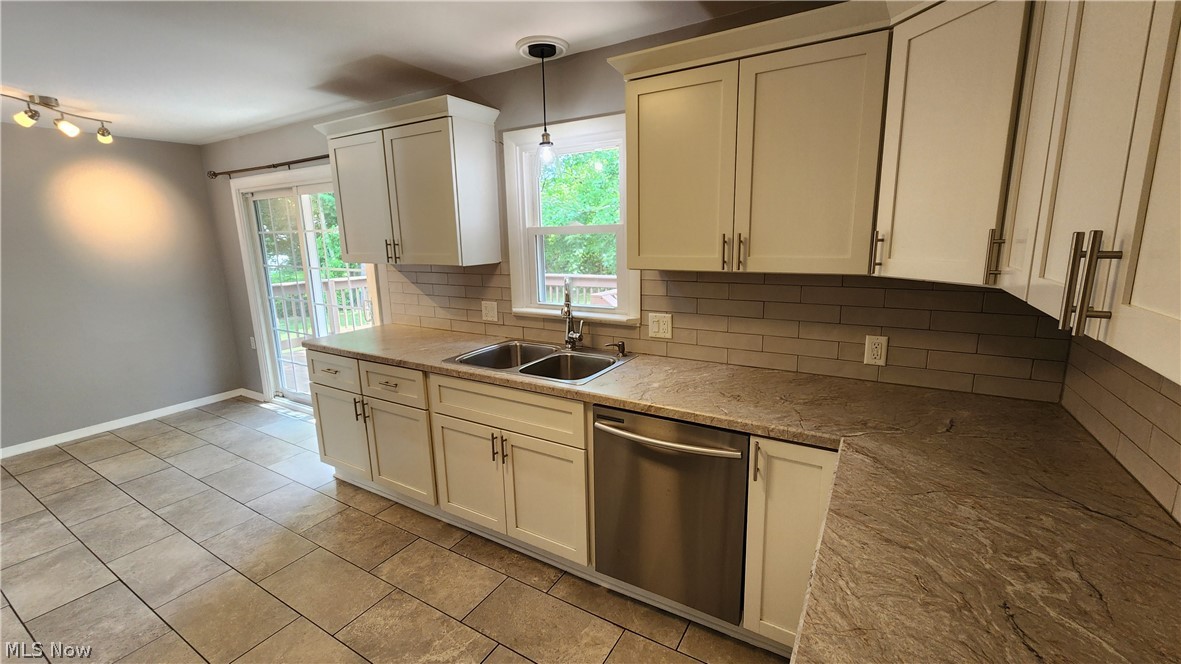 2491 Samira Road Property Photo 4