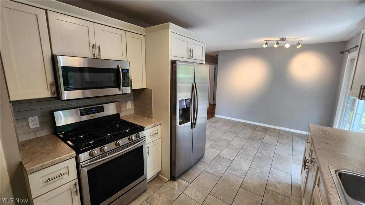 2491 Samira Road Property Photo 5