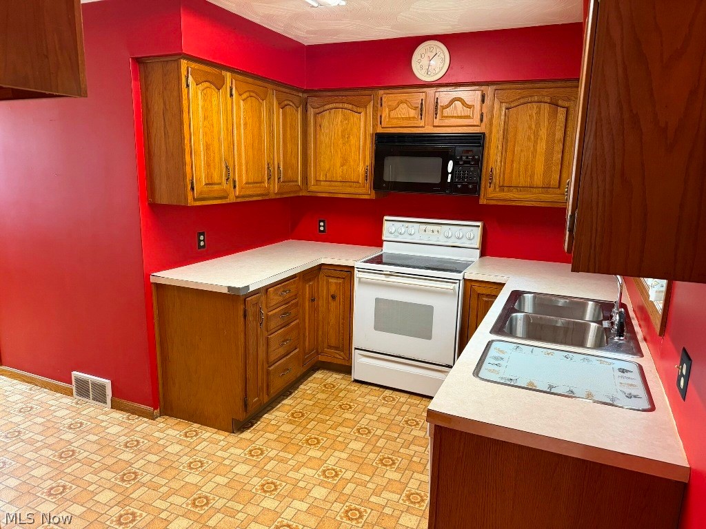 8311 S Elyria Road Property Photo 3