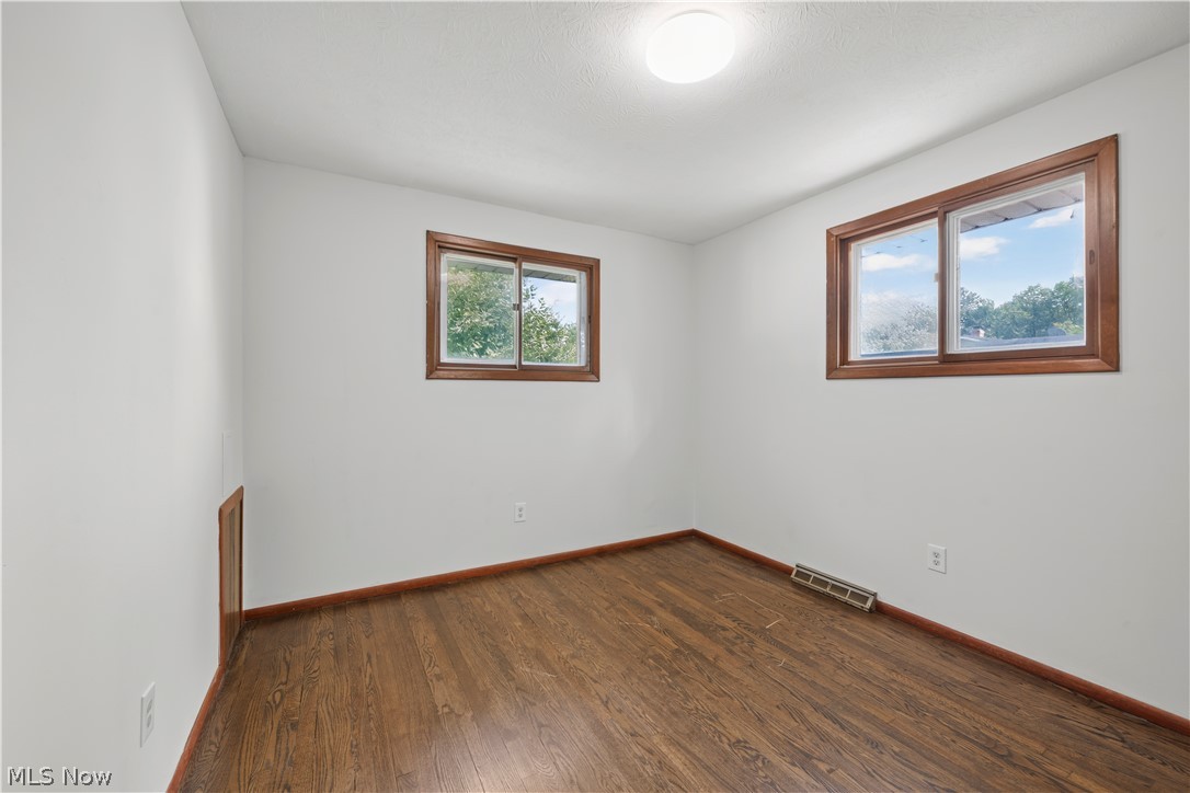 717 E 240th Street Property Photo 12