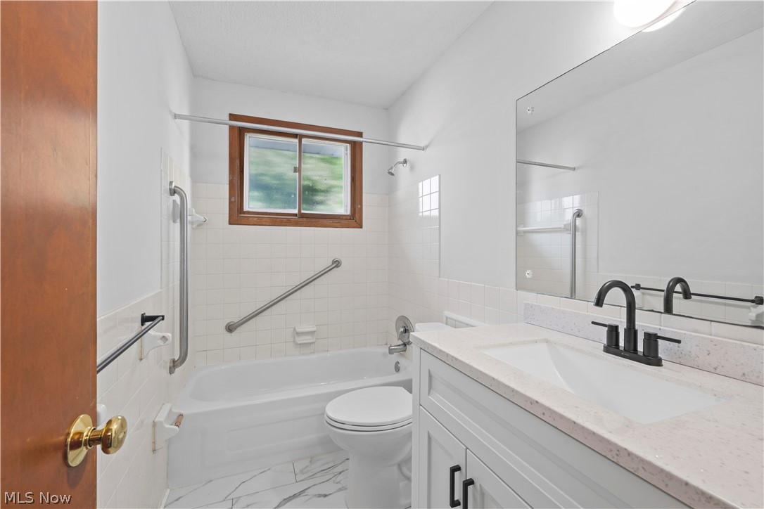 717 E 240th Street Property Photo 13