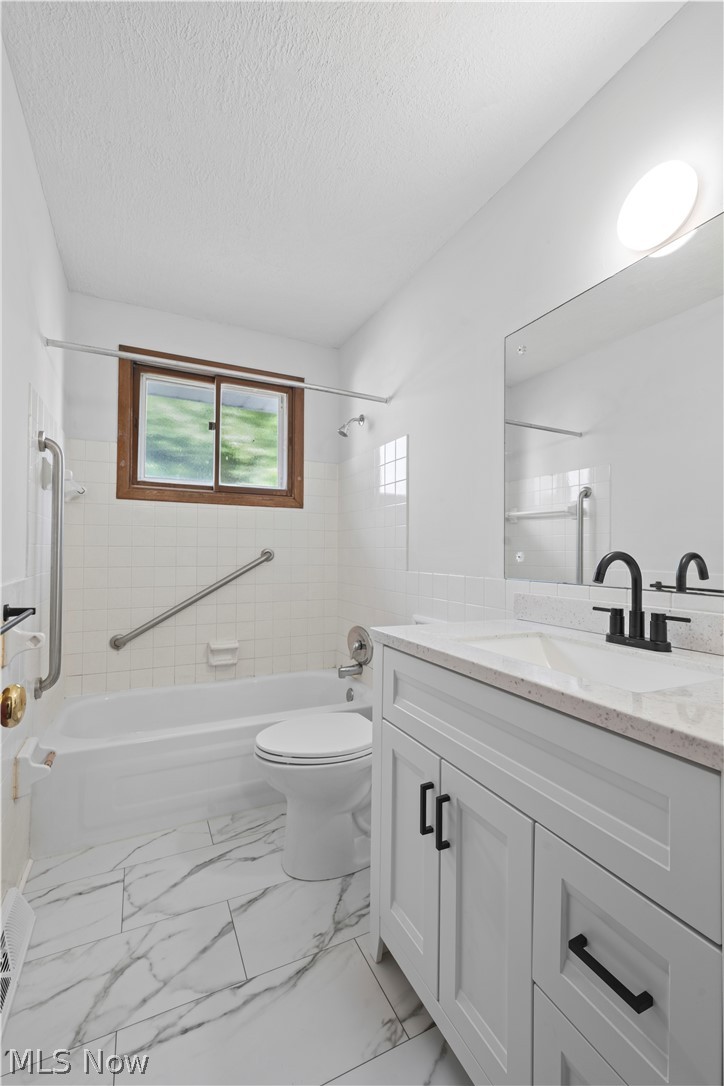 717 E 240th Street Property Photo 14