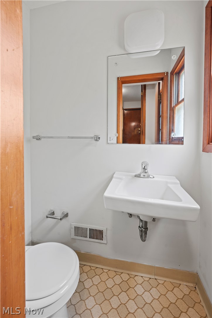 717 E 240th Street Property Photo 15