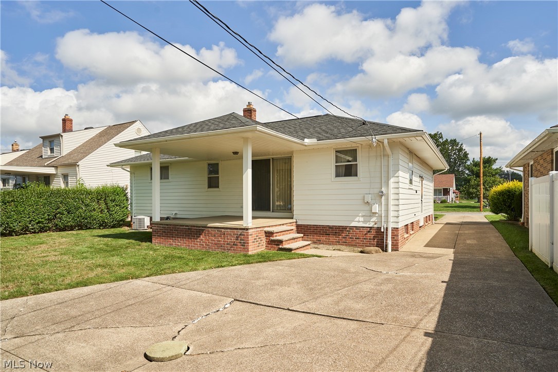 29581 Robert Street Property Photo 2